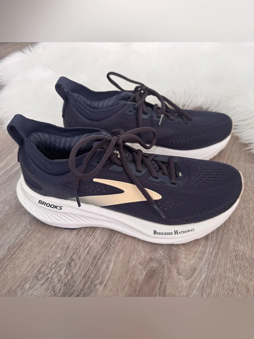 👟💙2026 Brooks Berkshire Hathaway Glycerin GTS 23 Indigo/Bleached Sand/White